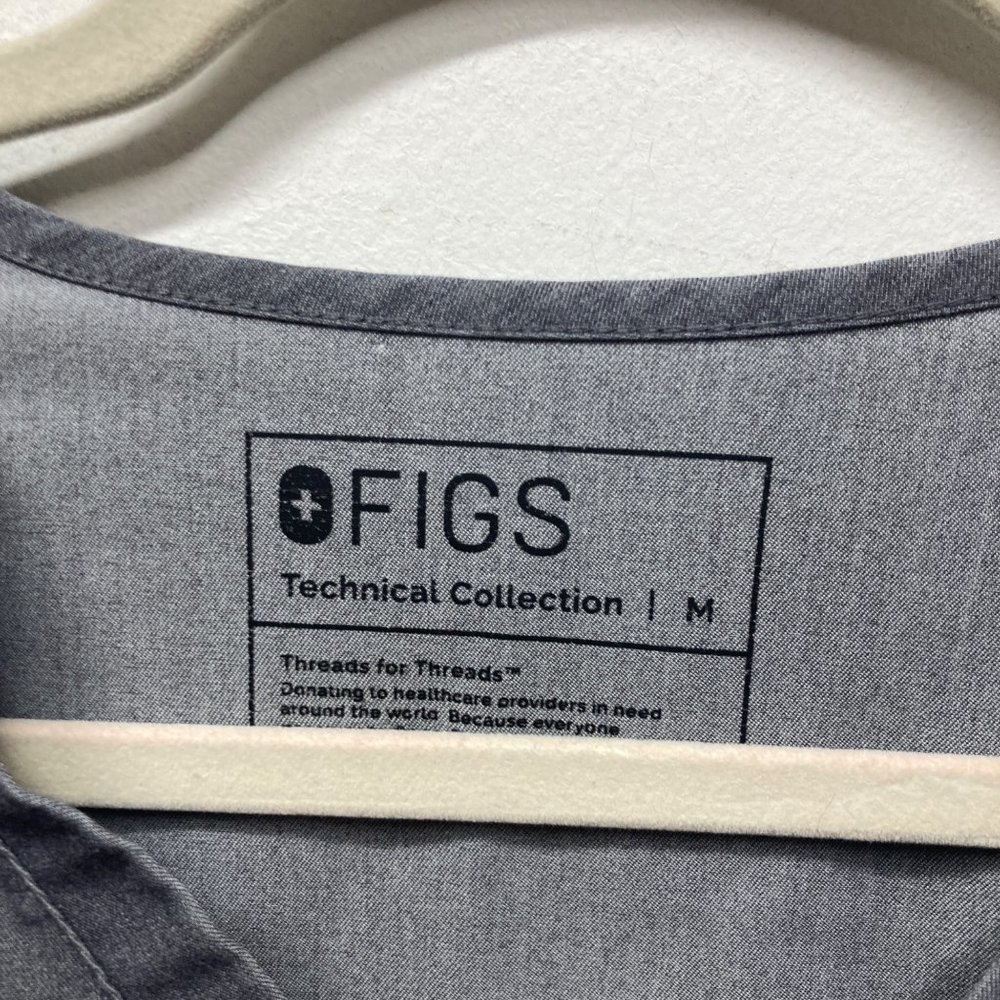 Figs Technical Collection Gray Nursing Scrub Top M - image 3